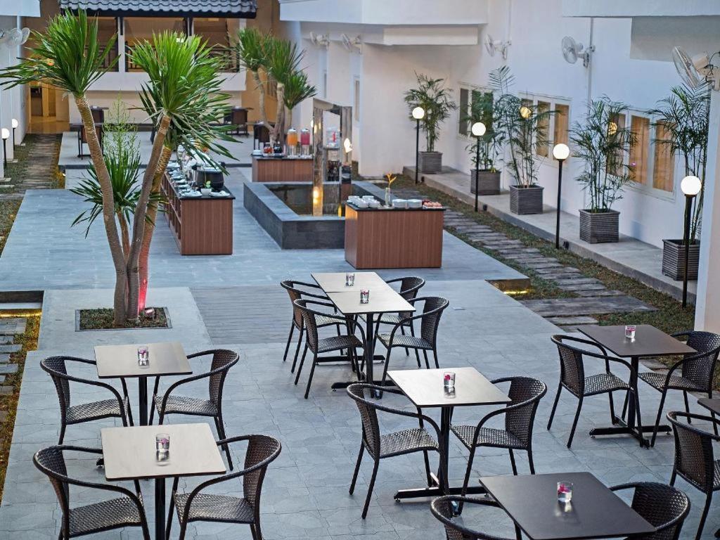 Whiz Prime Hotel Darmo Harapan سورابايا المظهر الخارجي الصورة