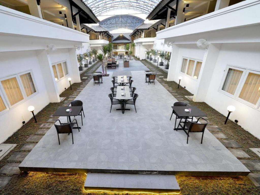 Whiz Prime Hotel Darmo Harapan سورابايا المظهر الخارجي الصورة