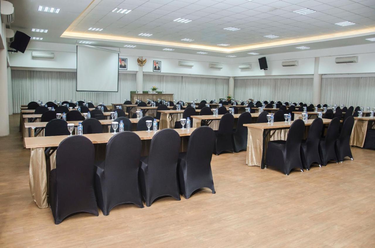 Whiz Prime Hotel Darmo Harapan سورابايا المظهر الخارجي الصورة