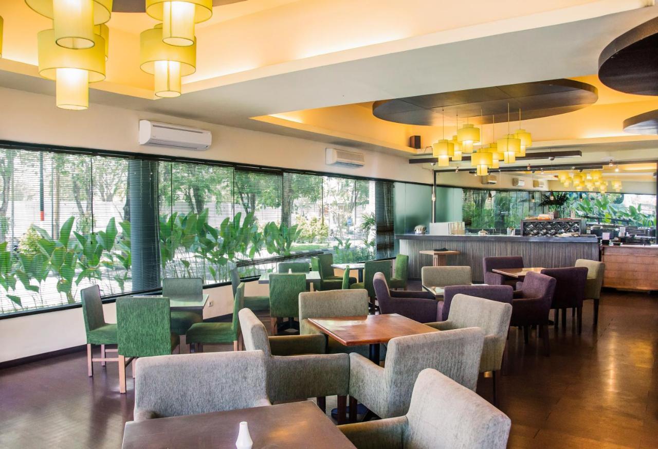 Whiz Prime Hotel Darmo Harapan سورابايا المظهر الخارجي الصورة