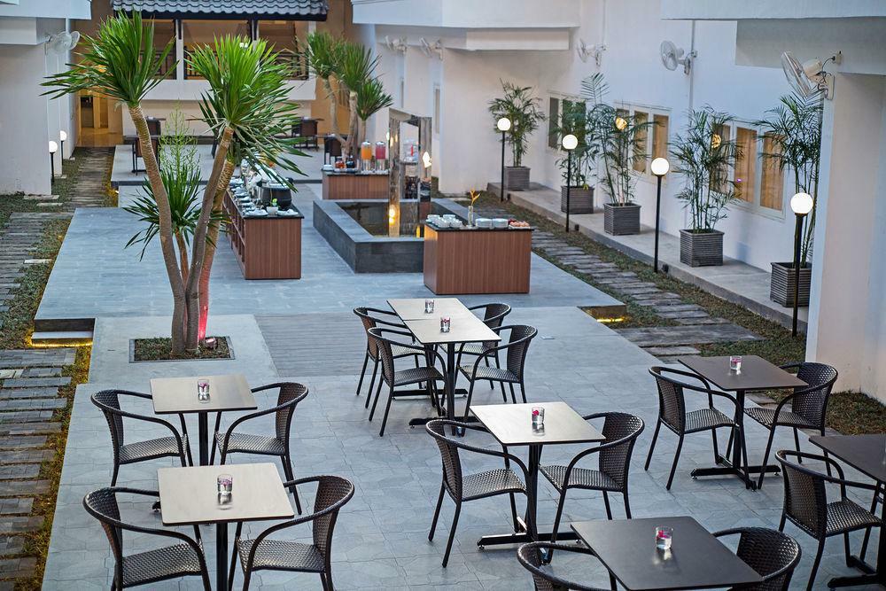 Whiz Prime Hotel Darmo Harapan سورابايا المظهر الخارجي الصورة